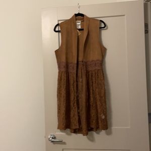 Sleeveless midi cardi with lace bottom